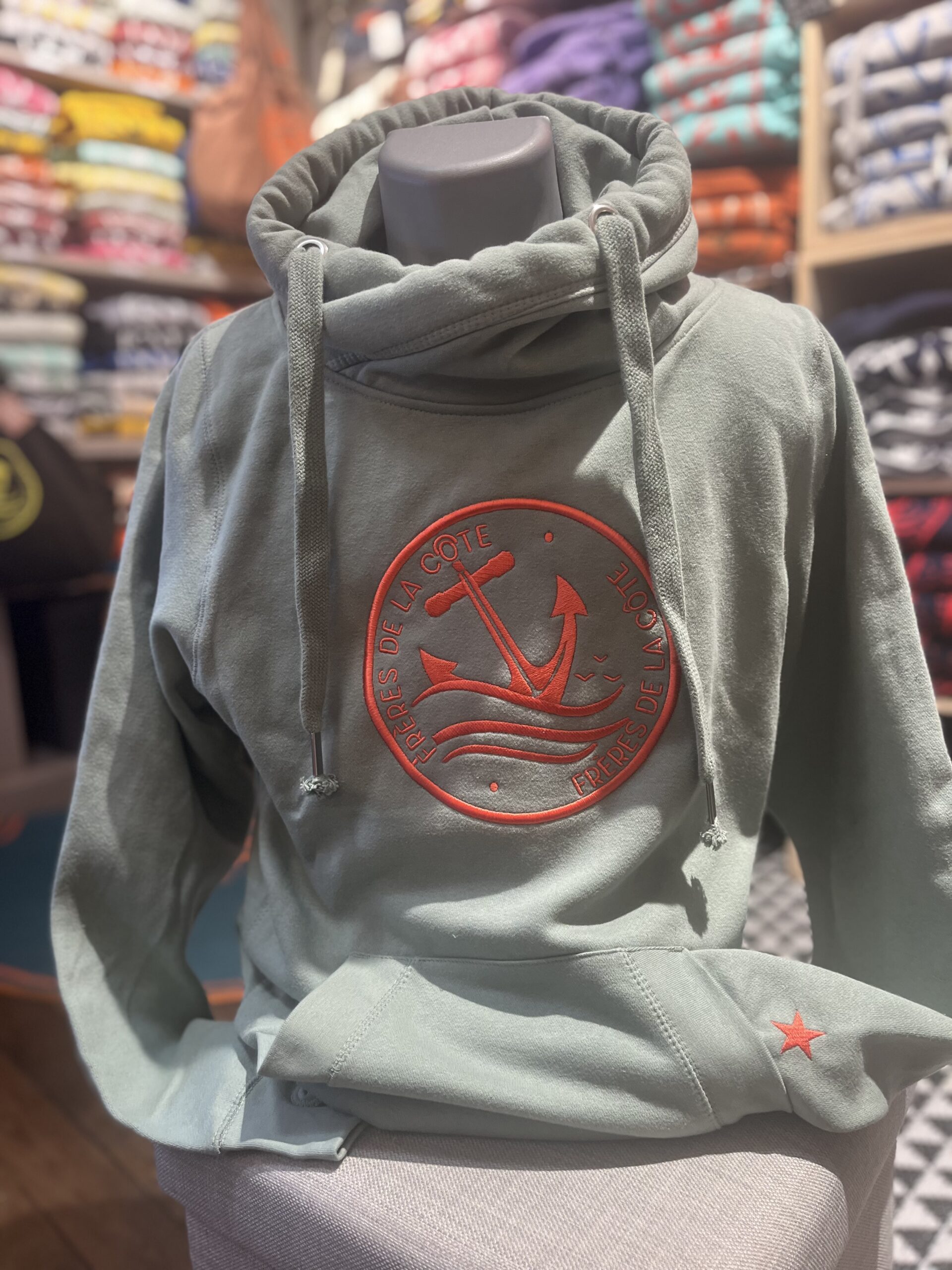 Sweat Le Bosco ®Frères de la Côte ⭑BY MARINE • Green brodé Corail – Image 3