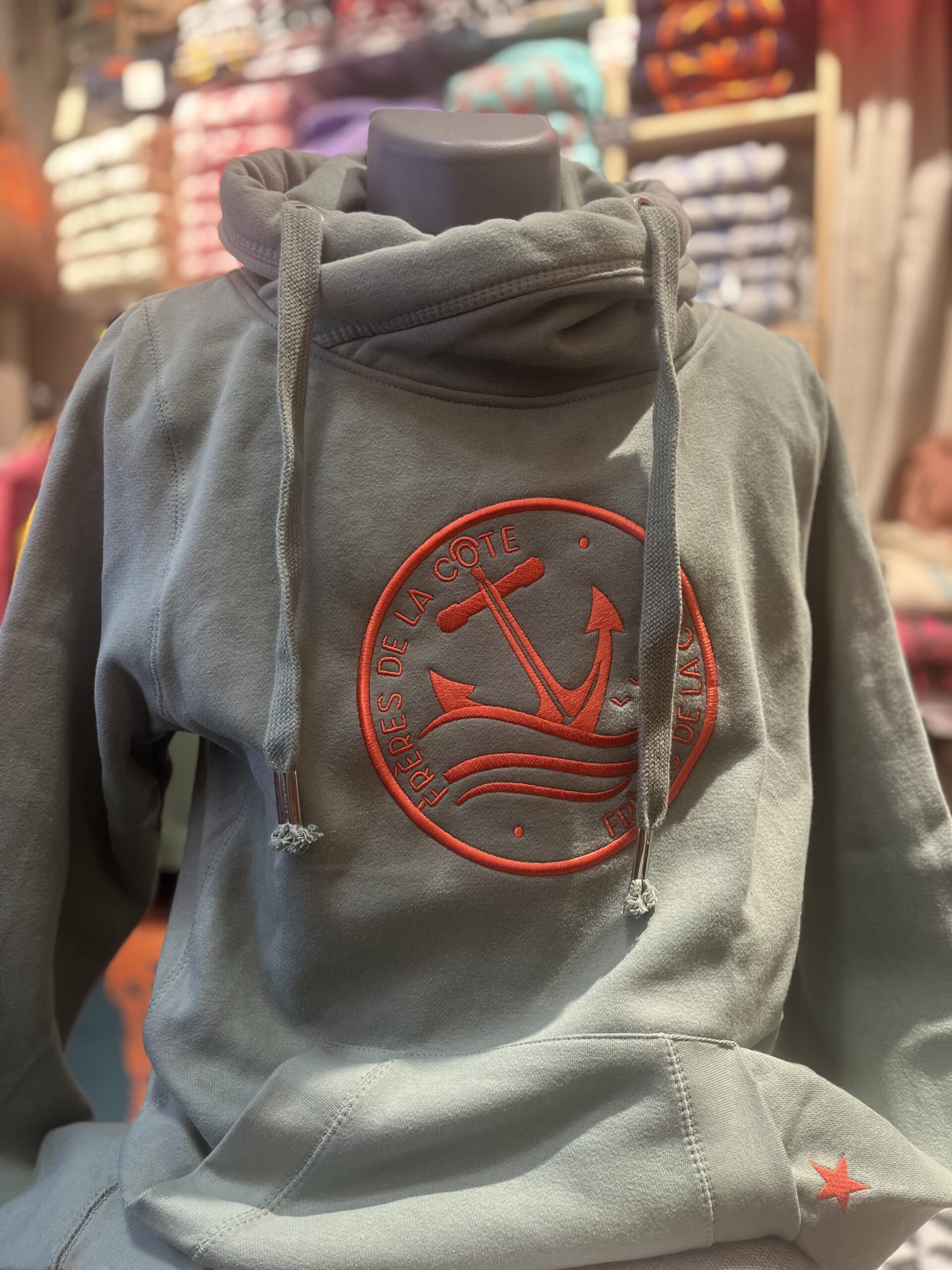 Sweat Le Bosco ®Frères de la Côte ⭑BY MARINE • Green brodé Corail – Image 5
